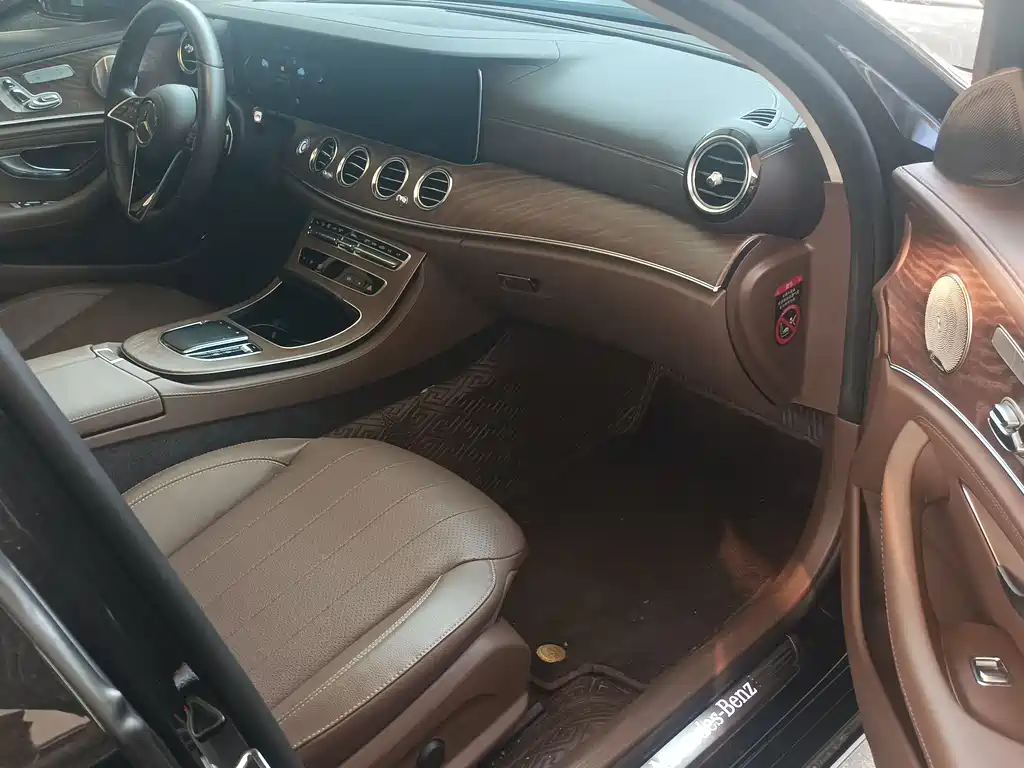 Mercedes-Benz E-Class 2023 — фото 11