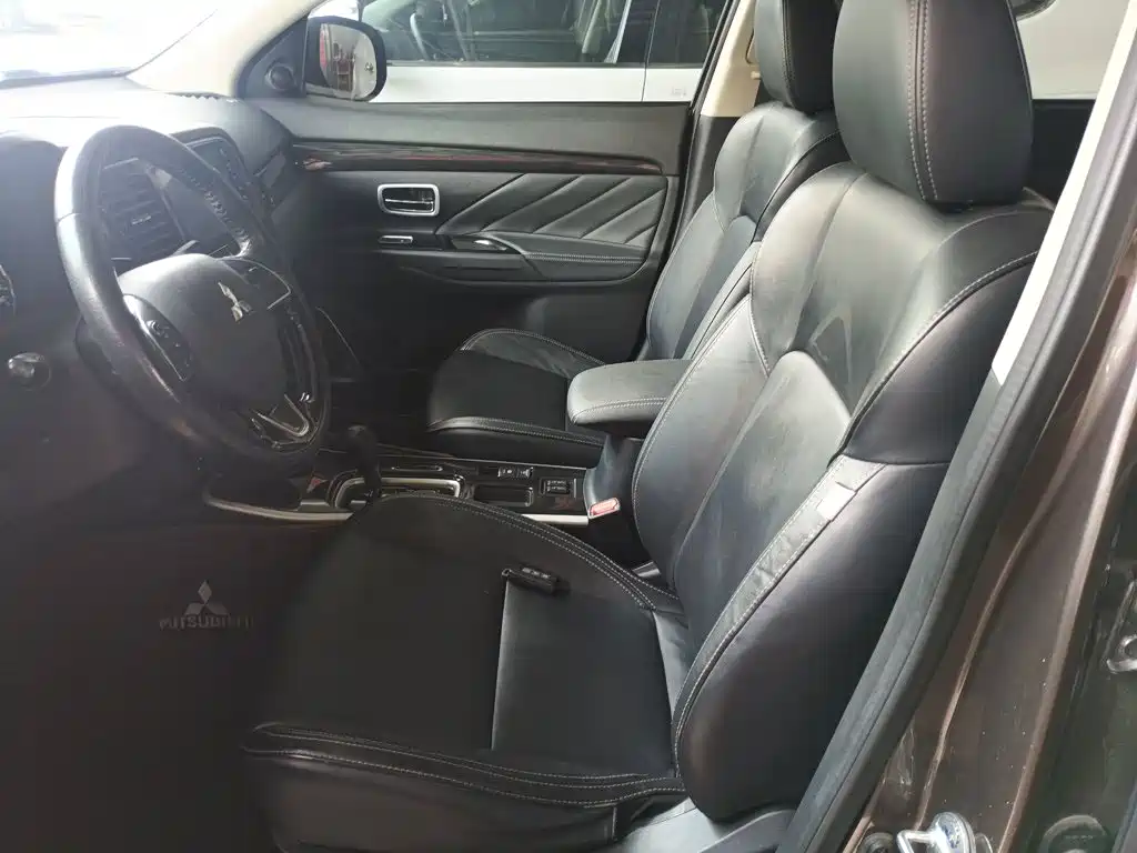 Mitsubishi Outlander 2020