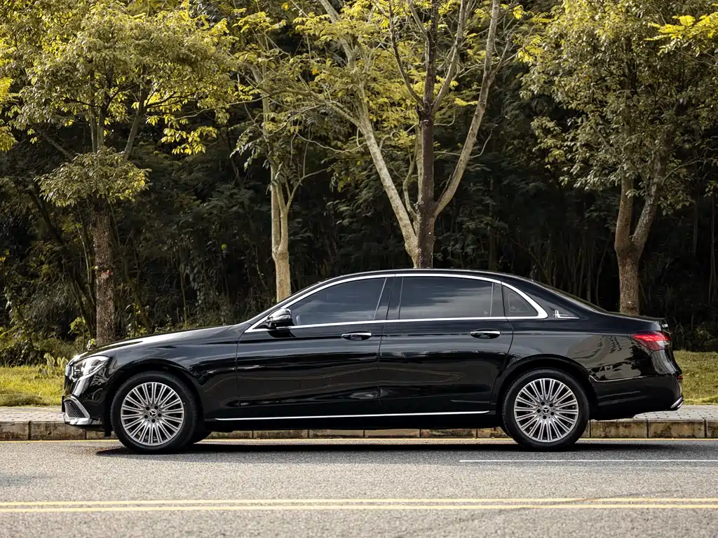 Mercedes-Benz E-Class 2022 — фото 14