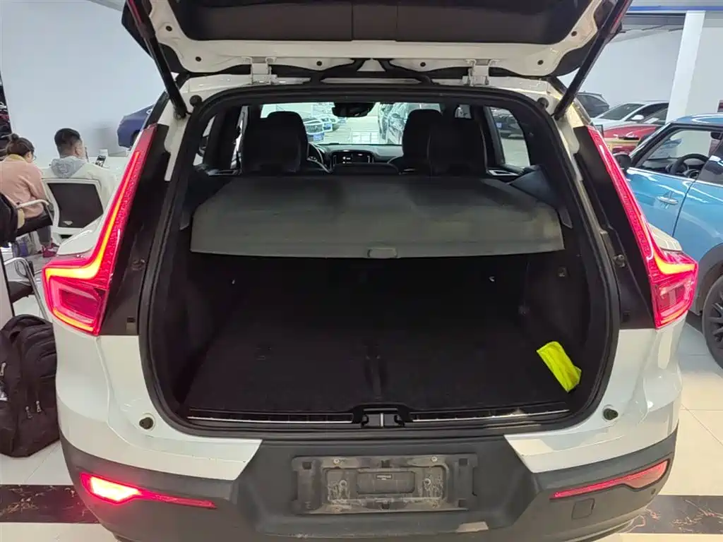 Volvo XC40 2020 — фото 19
