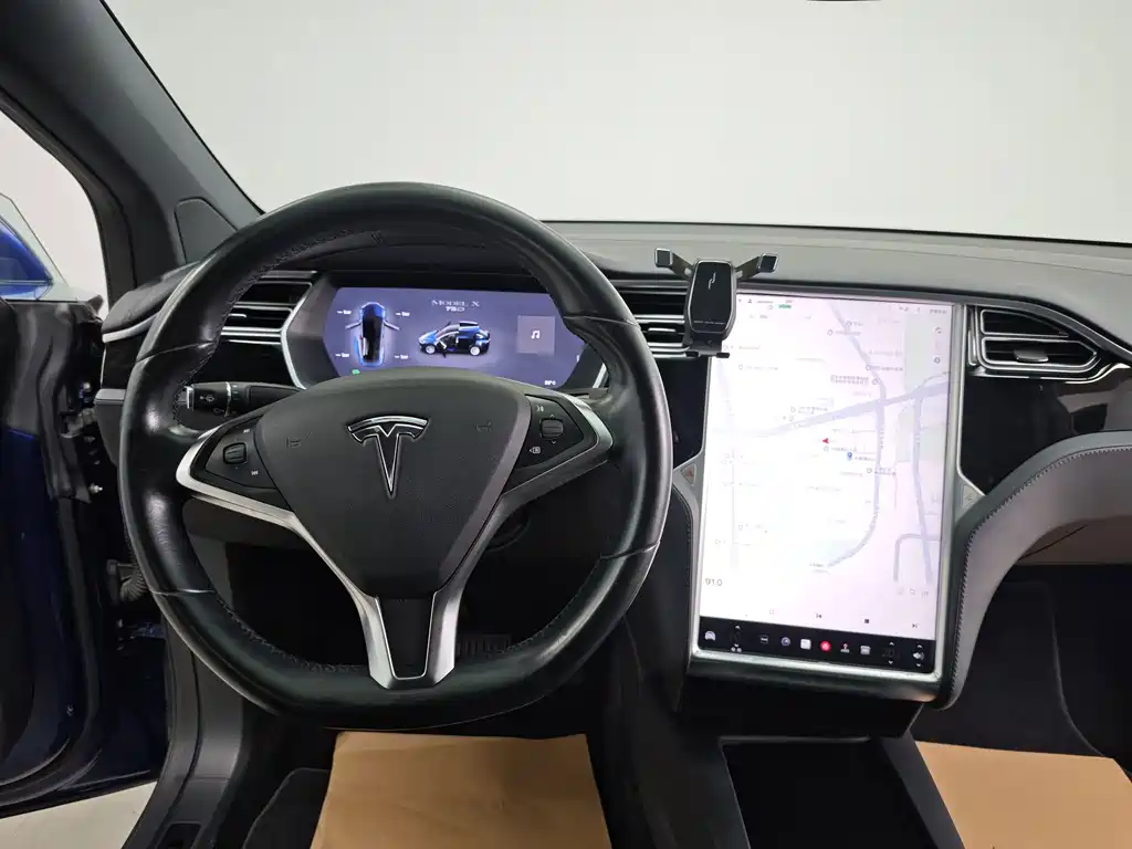 Tesla Model X 2017 — фото 12