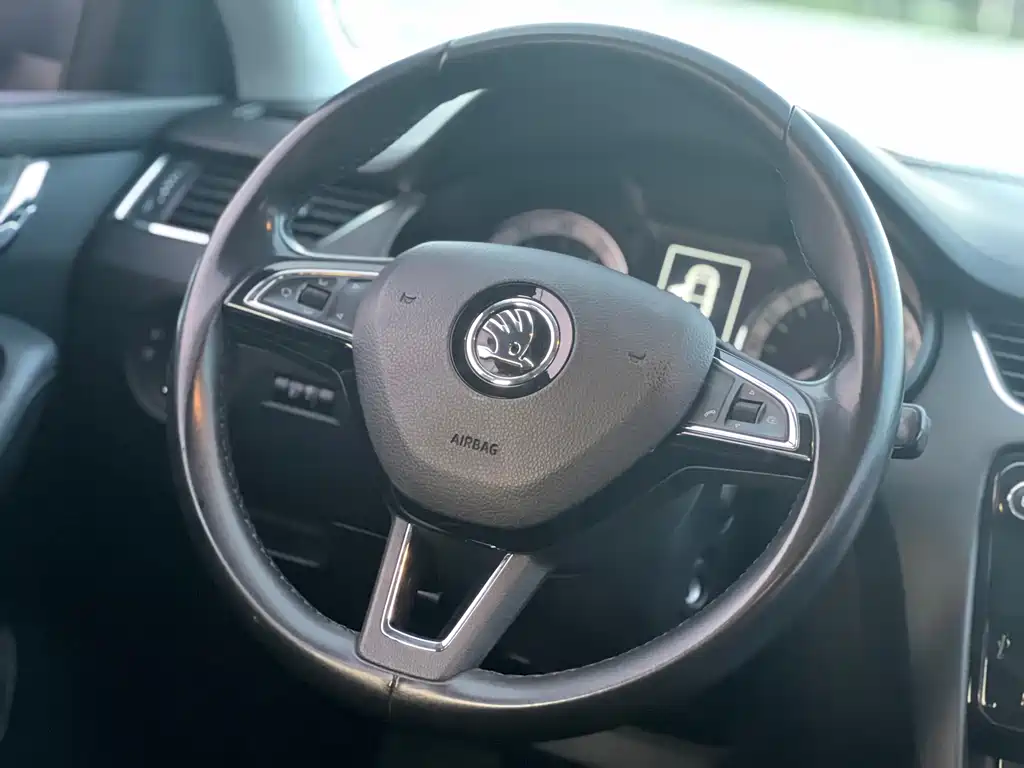 Skoda Octavia 2018 — фото 8