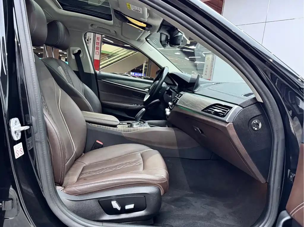 BMW 5 Series New Energy 2019 — фото 27