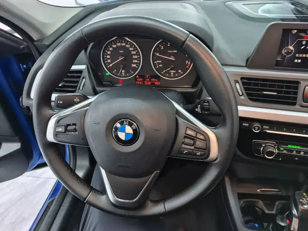 BMW 1 Series 2017 — фото 11