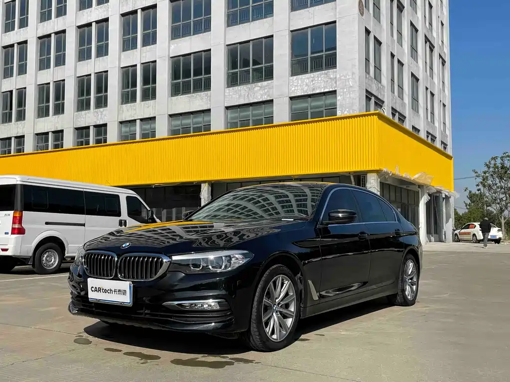 BMW 5 Series 2017 — фото 1