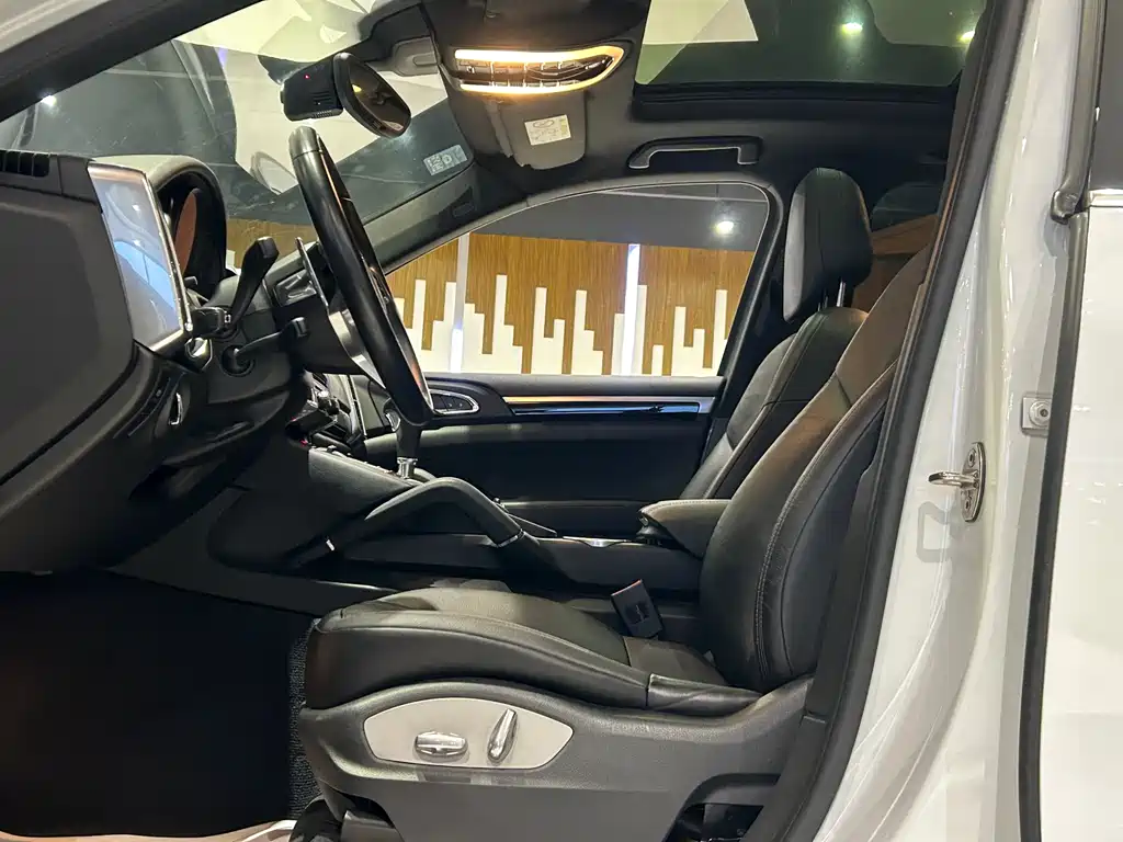 Porsche Cayenne 2016 — фото 11