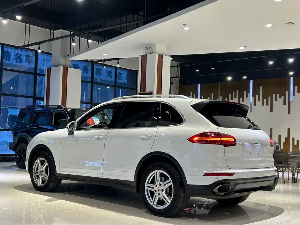 Porsche Cayenne 2016 — фото 31