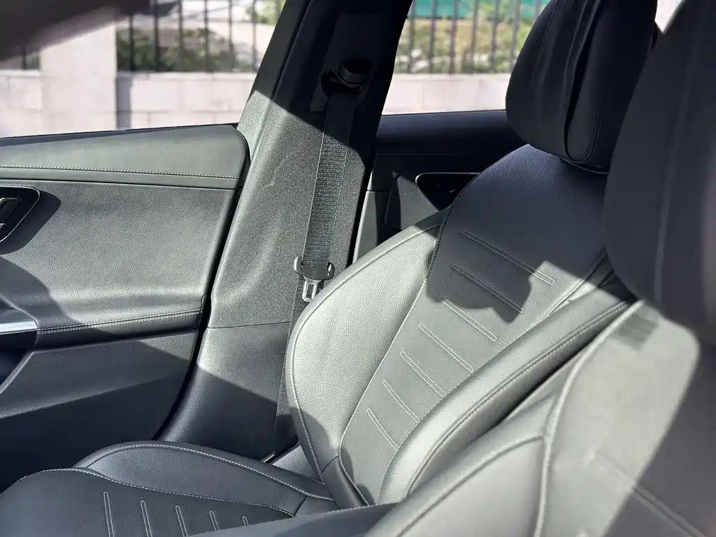 Mercedes-Benz C-Class 2023 — фото 6