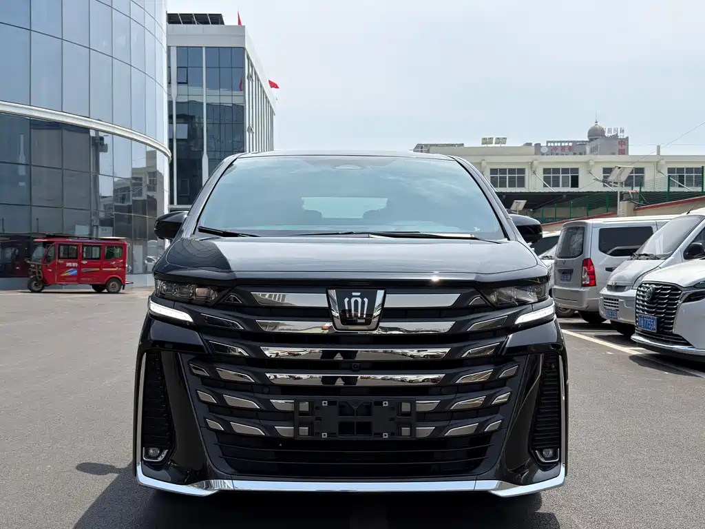Toyota Vellfire 2024 — фото 1