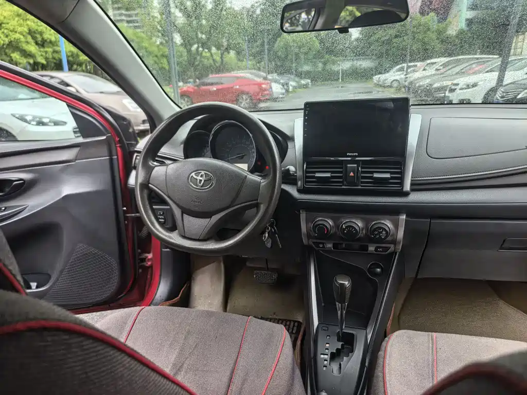 Toyota Yaris L 2014 — фото 11