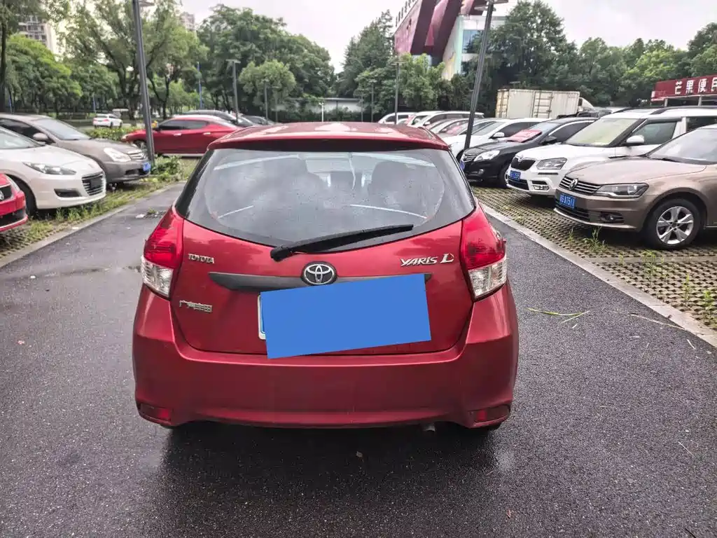 Toyota Yaris L 2014