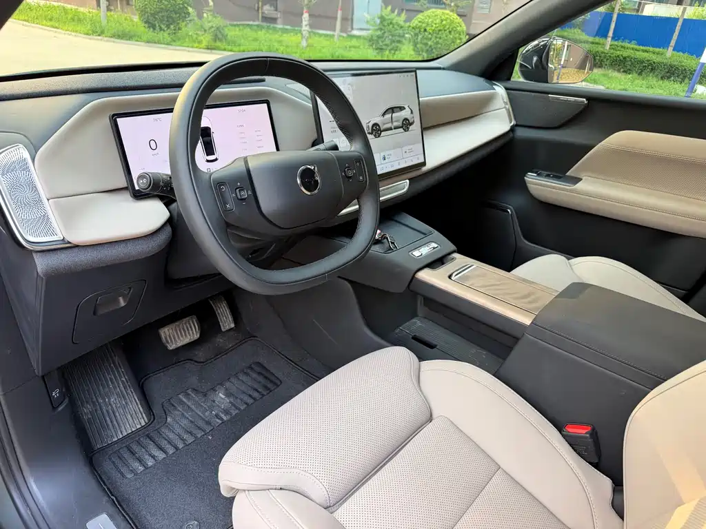 Volvo XC70 PHEV 2025