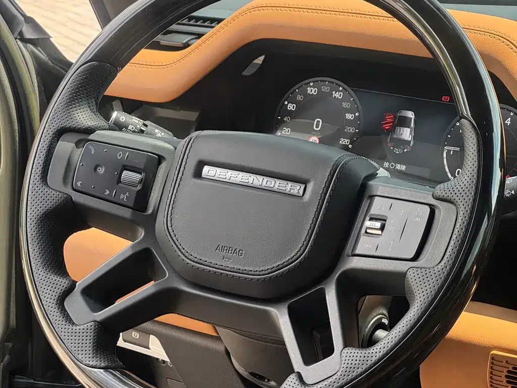 Land Rover Defender 2023 — фото 12