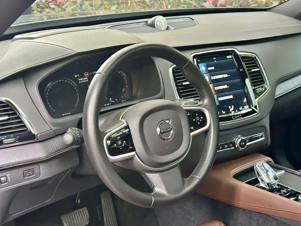 Volvo XC90 2021 — фото 9