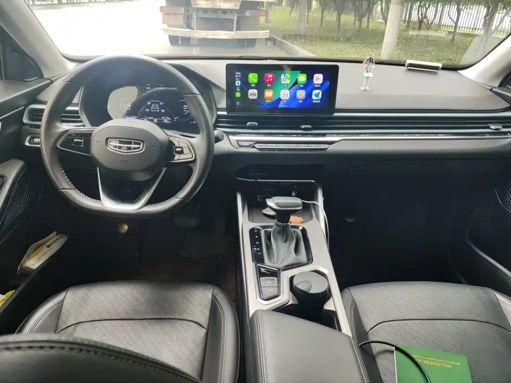 Geely Emgrand 2022