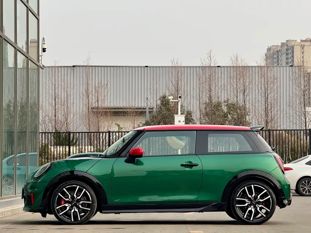 MINI JCW 2025 — фото 2