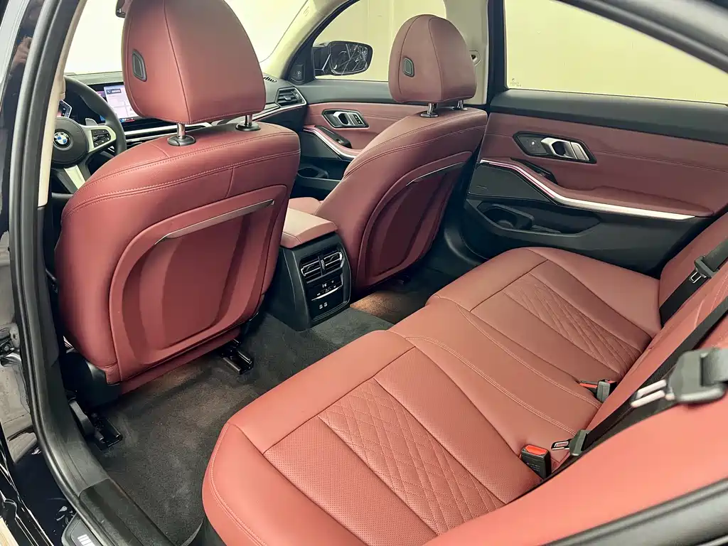 BMW 3 Series 2023 — фото 19