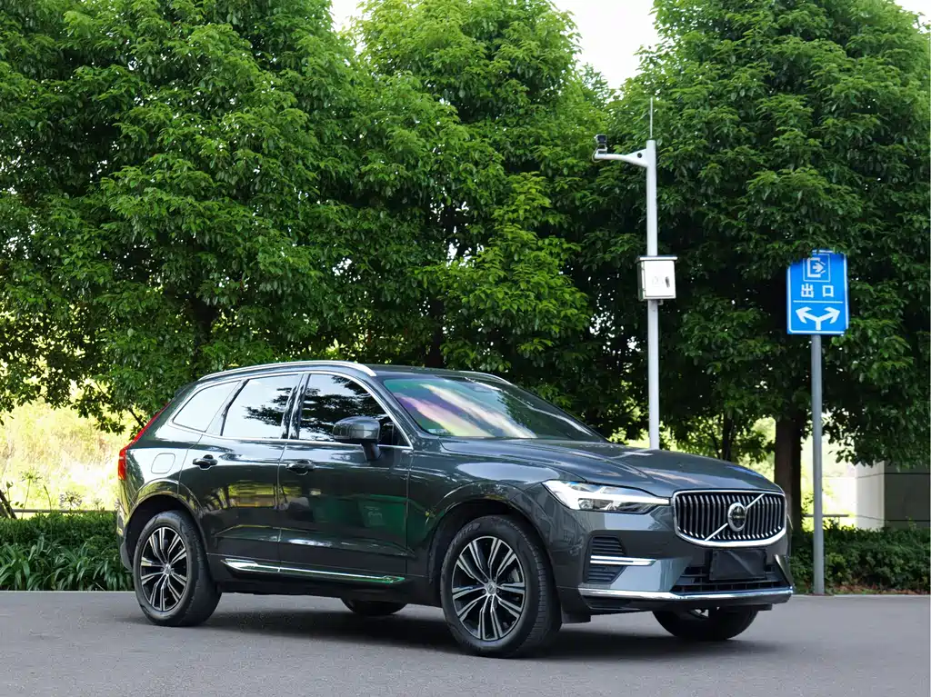 Volvo XC60 2022 — фото 3