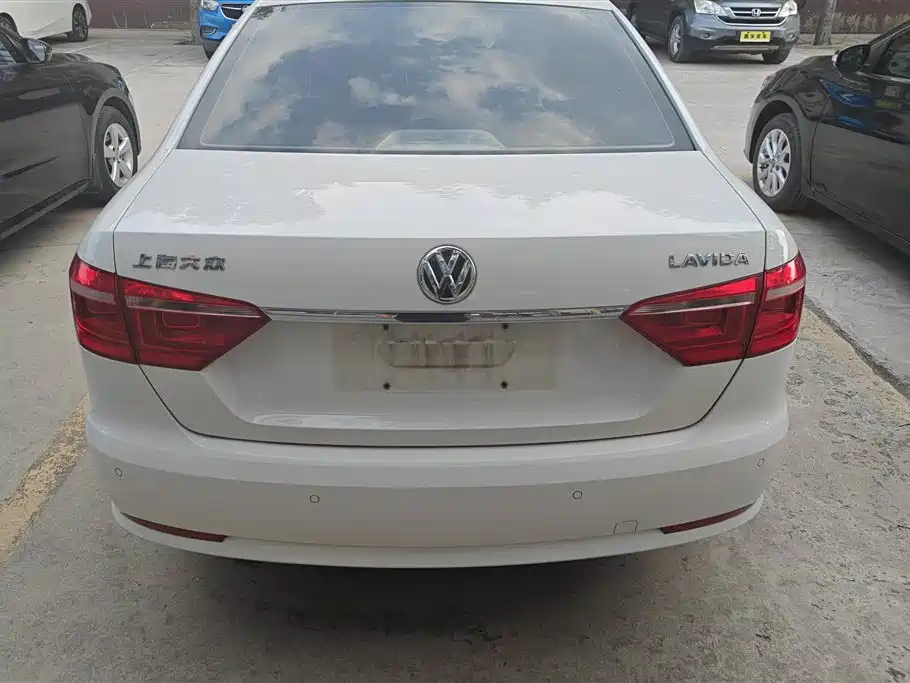 Volkswagen Lavida 2015