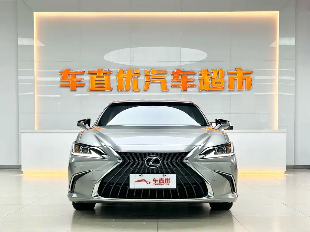 Lexus ES 2024