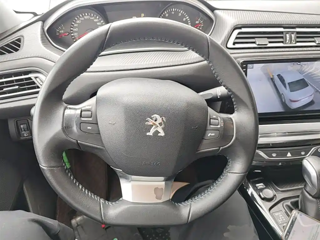 Peugeot 308 2017 — фото 11