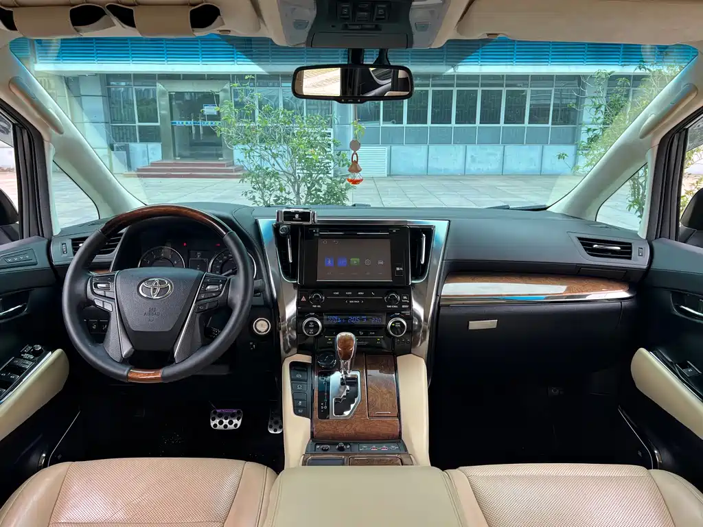 Toyota Alphard 2017 — фото 21
