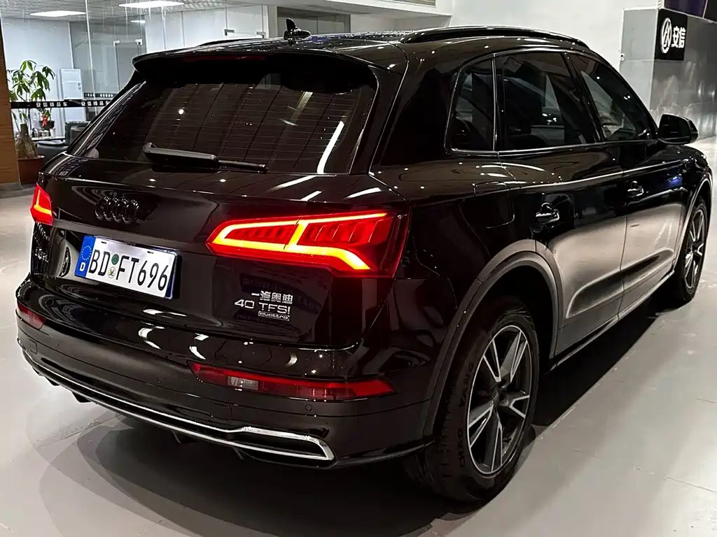 Audi Q5L 2021 — фото 12
