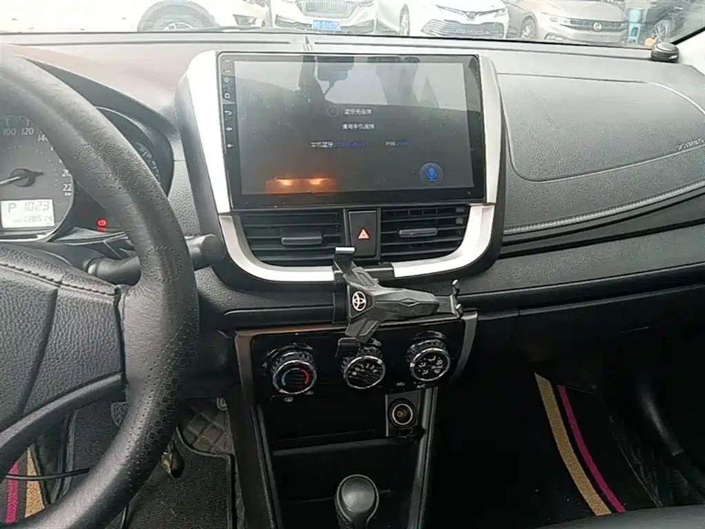 Toyota Yaris L 2018 — фото 13