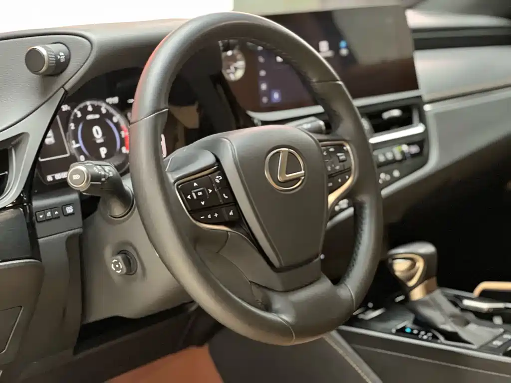 Lexus ES 2024