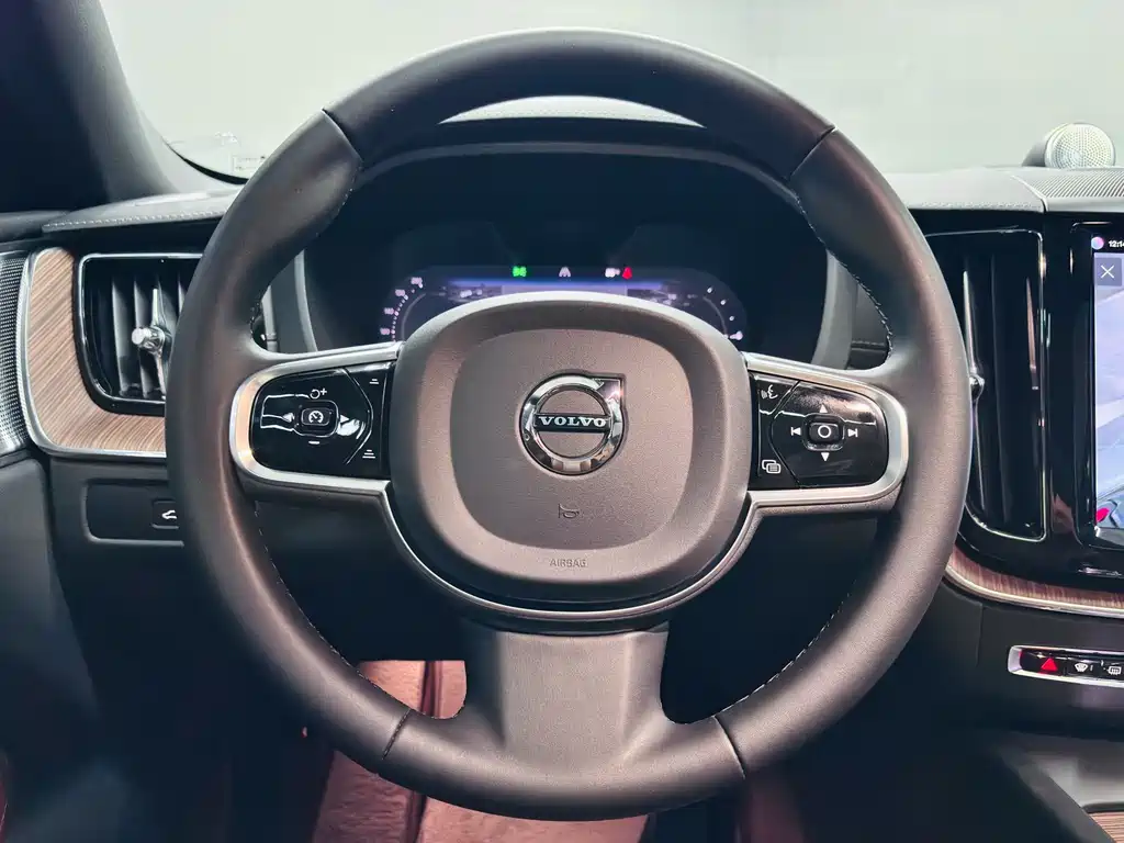Volvo XC60 PHEV 2023 — фото 12