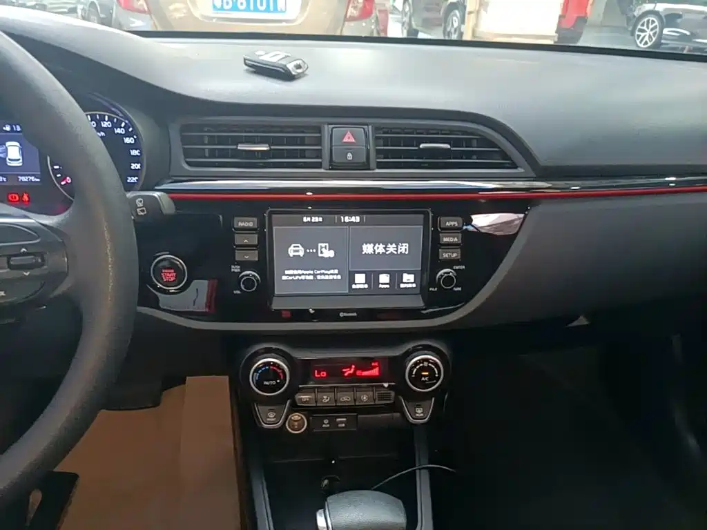 Kia KX Cross 2018 — фото 13