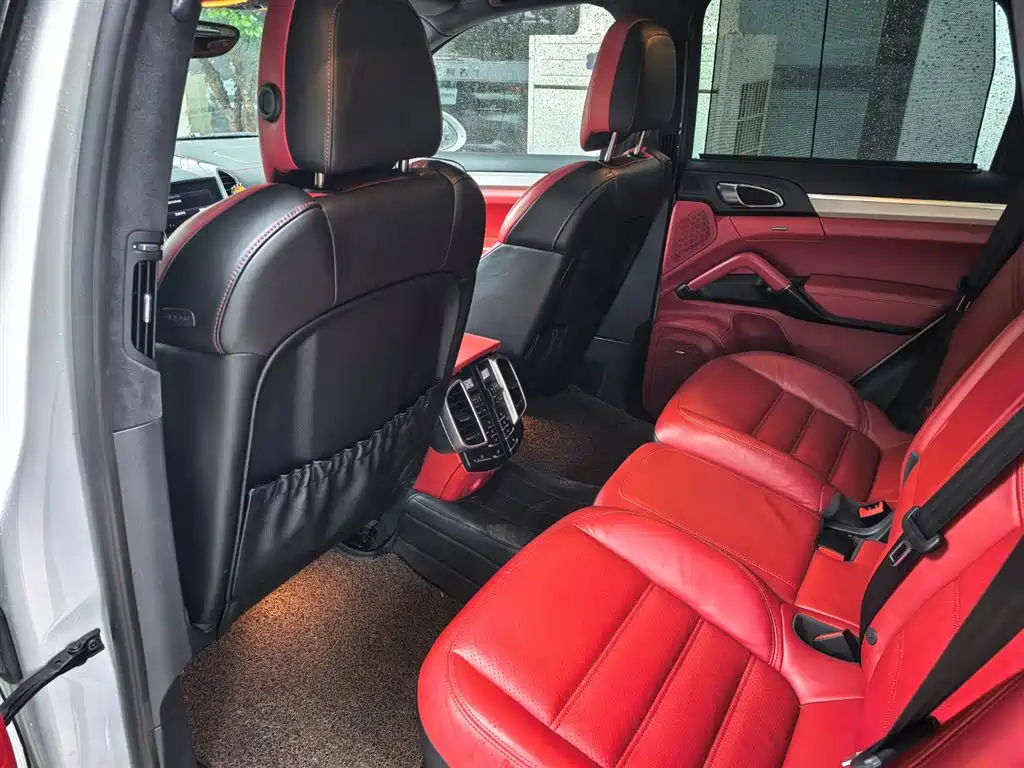 Porsche Cayenne 2017 — фото 11