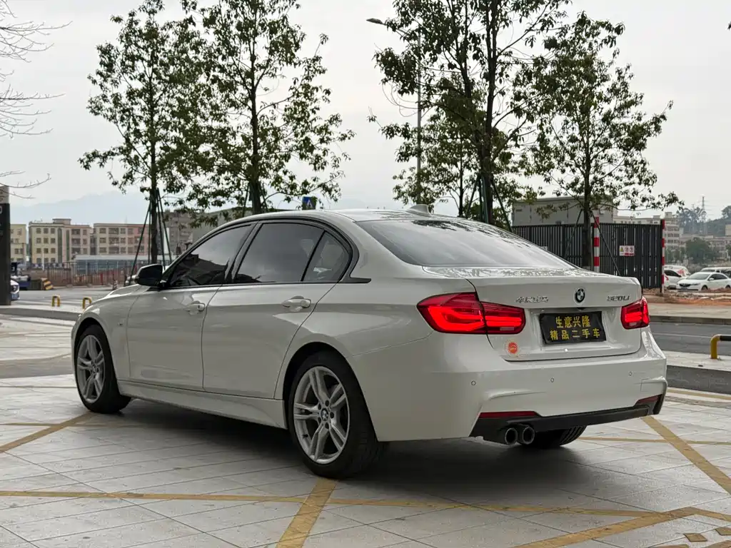 BMW 3 Series 2019 — фото 23
