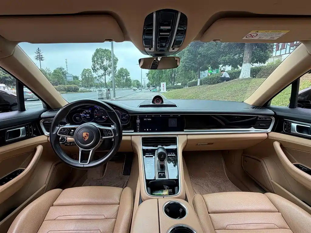 Porsche Panamera 2018 — фото 11