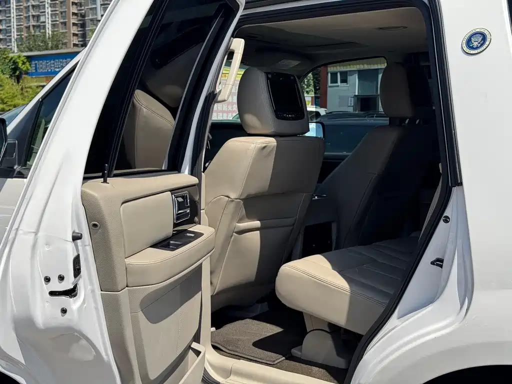 Lincoln Navigator 2016 — фото 13