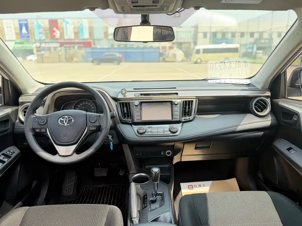 Toyota RAV4 2016 — фото 15