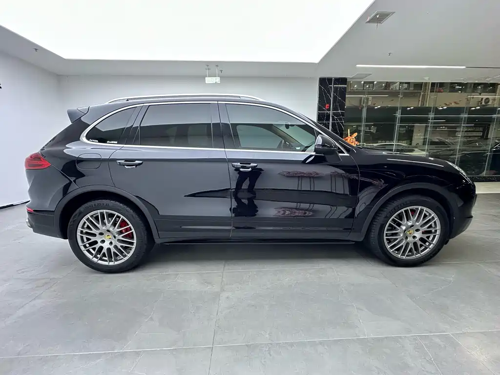 Porsche Cayenne 2017 — фото 6