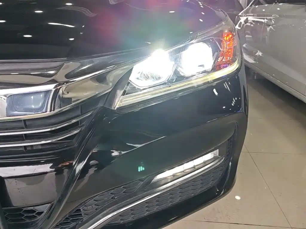 Honda Accord 2017 — фото 24