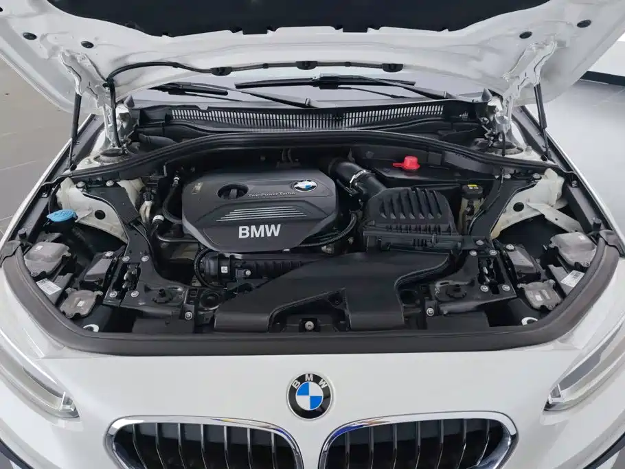 BMW 1 Series 2017 — фото 10