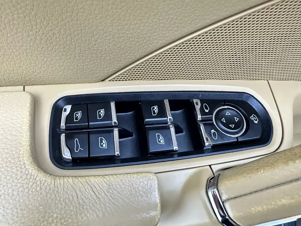Porsche Cayenne 2017 — фото 18