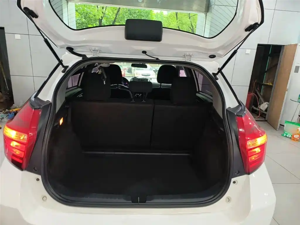 Toyota Yaris L 2017 — фото 19