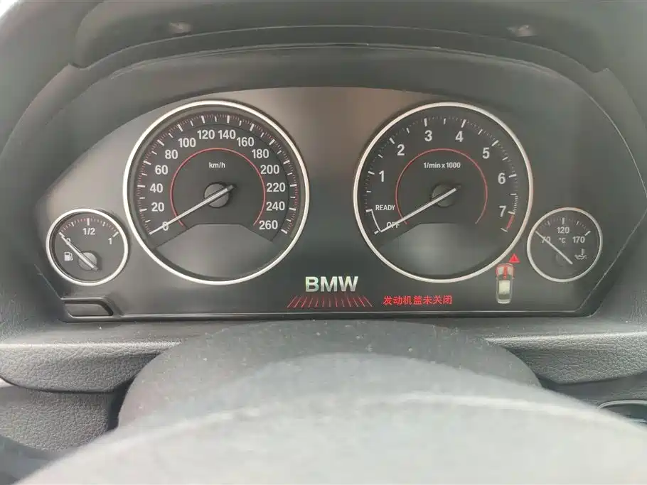 BMW 3 Series 2018 — фото 14