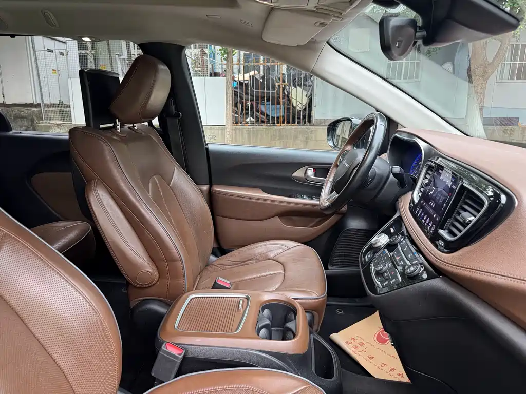 Chrysler Grand Voyager 2018 — фото 20