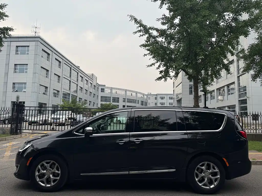 Chrysler Grand Voyager 2018 — фото 30