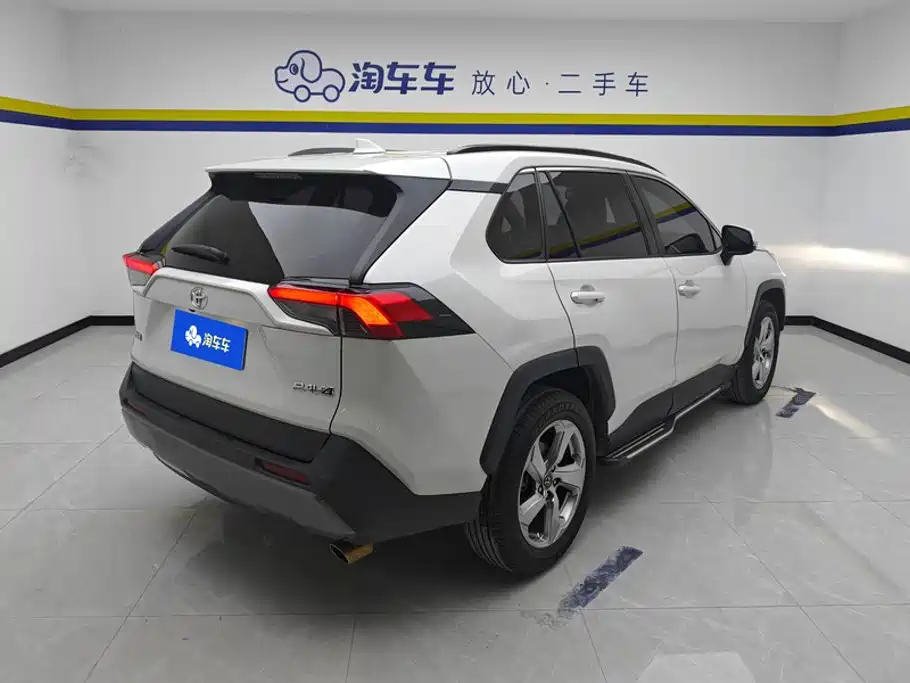 Toyota RAV4 2020 — фото 3