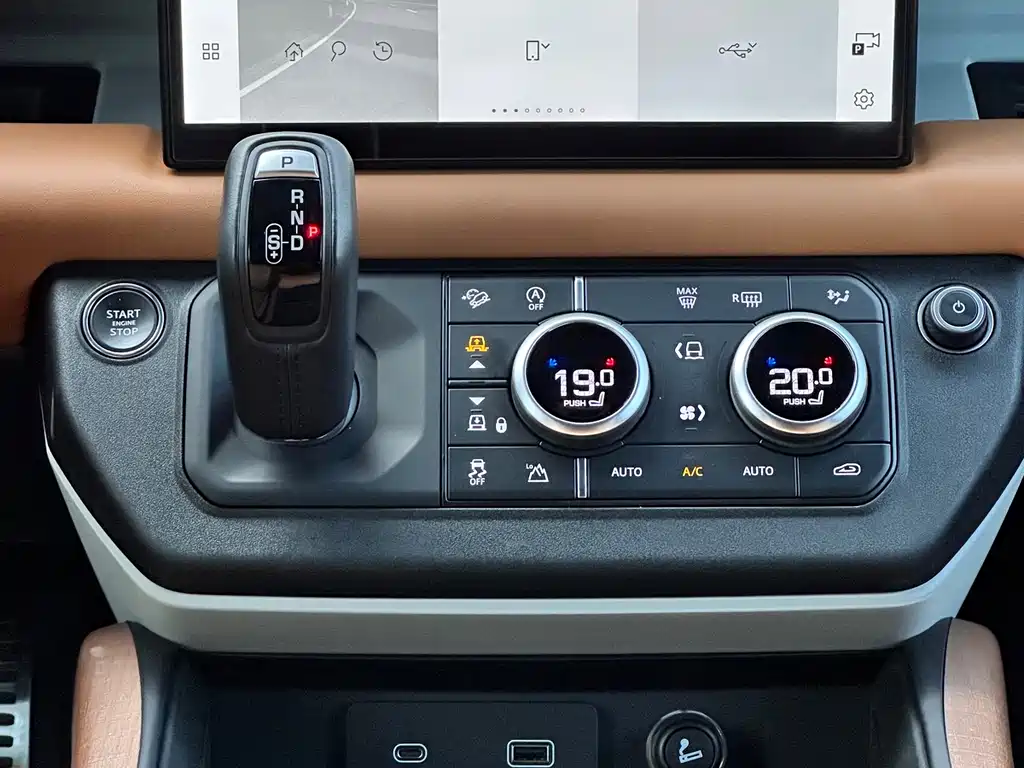 Land Rover Defender 2023 — фото 26