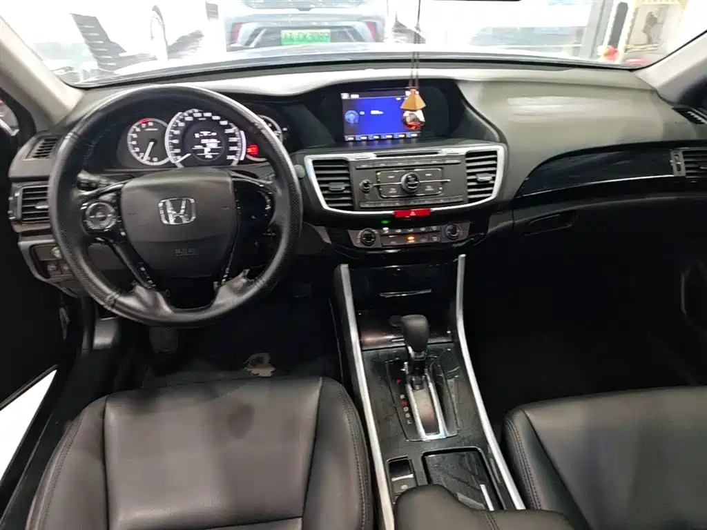 Honda Accord 2017 — фото 10