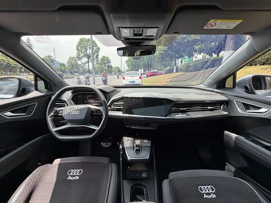 Audi Q4 e-tron 2023 — фото 11