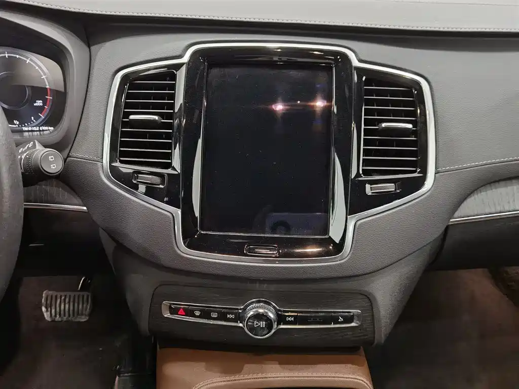 Volvo XC90 2022 — фото 12