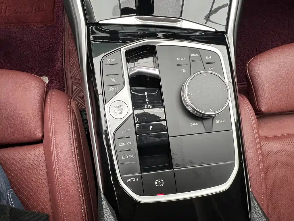 BMW 3 Series 2023 — фото 11